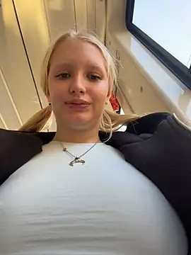 Elfi_InPublic - Camel toe+slap pussy LOUD in bus