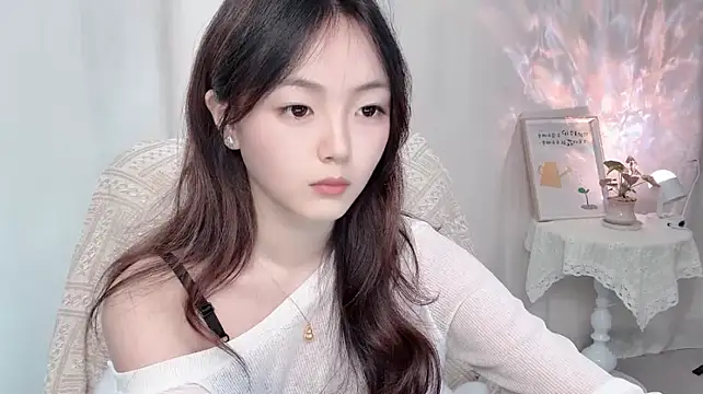 Wenwen8888 - 静静的发呆 小可怜...