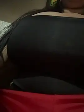 Emilyjohanson - I show you my friends' tits