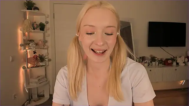 Tiffany_Paw - SlideUrFingerInsideMyPussy