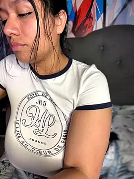 Im_Little - show tits ass 💧🥵🎁