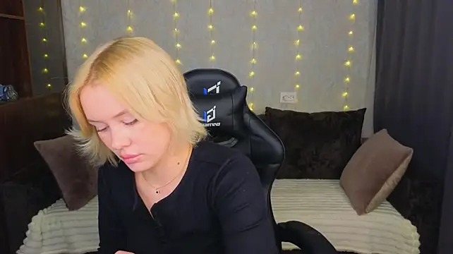 MelissaAvis - massage my amazing tits