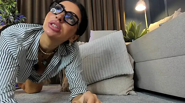 BrainyBelle - Put on heels and tease the camera👠