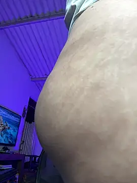 Lucia-Candy - 2 finger in pussy cum