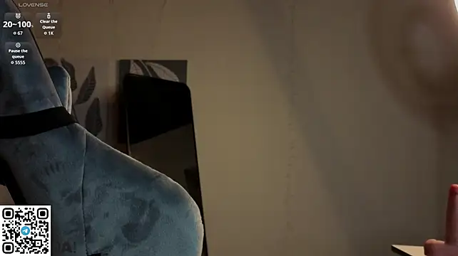 Krisss_Kiss54 - flash nipple piercing!