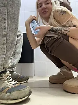 NewLale - Show tits to stranger