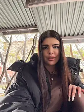 AmelliaDiamond - Caresses pussy in cafe
