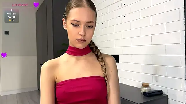 ZaidaSchwarten - Stroke my thigh over my clothes