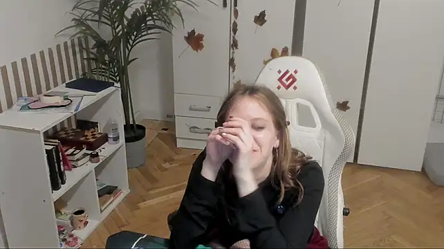 Silly__Milly - rubbing pussy through panties