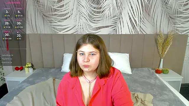 Maya_lovesss - dildo between her breasts 🤩🔥
