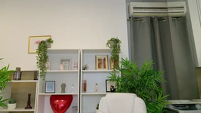 LadyLeea - Play with dildo between my boobs