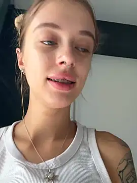Enjoy_my_beauty - suck fingers sloppy TOPLESS