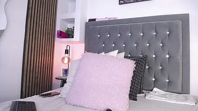 AnnadirtyXo - HELLO, MY ASS IS HOT TODAY