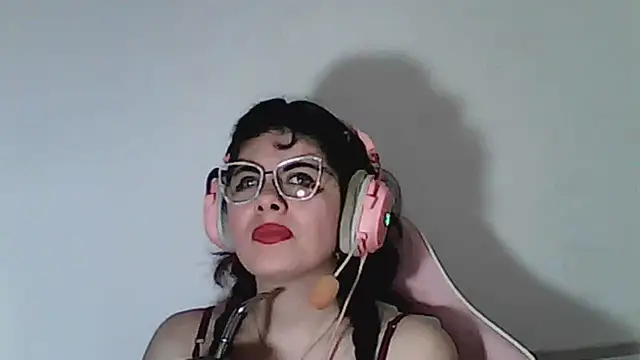 Owly_bloom - flash tits