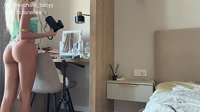 Enchant_baby - show pusssyyyyy