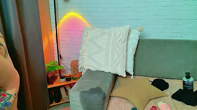 _Alison__