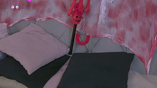 LolaButtie - NAKED PUSSY