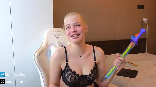 Maya_NextDoor - FUCK PUSSY WITH FINGER