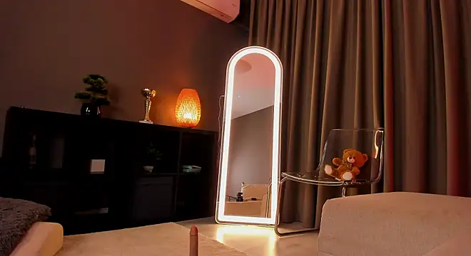 AlessiaMarais - Spank that ass x5🍑
