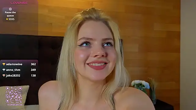 Brittney_Shaw - look under my skirt