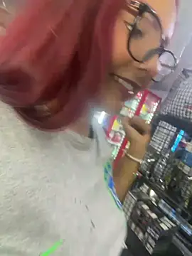 Cherry_rousse - three fingers in the pussy