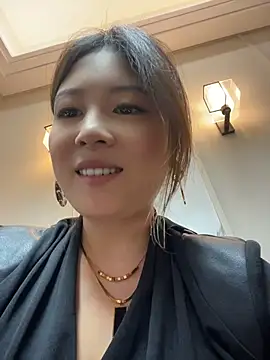 Lola666999 - 户外咖啡厅玩刺激，完成任务手指抽插出水