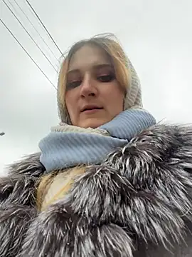 AdelRich - Show tits on public