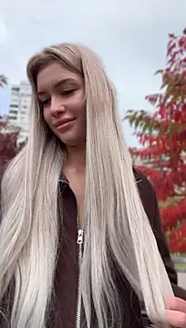 KikiWatson - Flash hard nipples in public 🔞