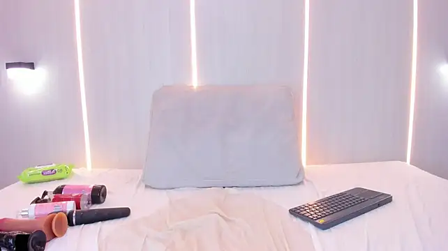 Megan_slate - 💘Play boobs + Pull nipples
