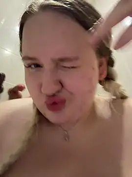 Lina_Hottie - SQUIRT IN THE BATHTUB