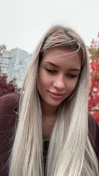 KikiWatson - Flash hard nipples in public 🔞
