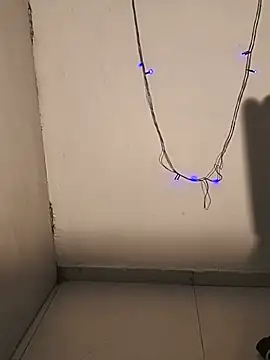 DIRTYSECRET_QUEEN_07