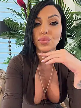 ReynaMorel - Let’s see how hot we can get 😈