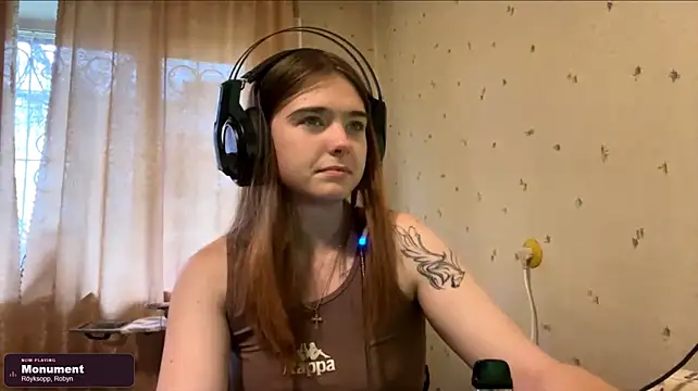 RealMaria - Lick finger