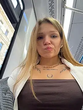 StreetSquirt - massage booty in public
