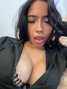 _Emily_Thompson_ - Blowjob + spitting on my breasts🔥