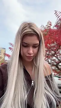 KikiWatson - Show naked ass in public 🥰🔞