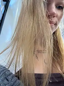 StreetSquirt - show booty in panties in public