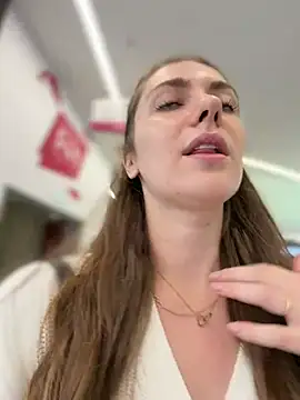 MariiD - 😈SQUIRT IN THE CAR