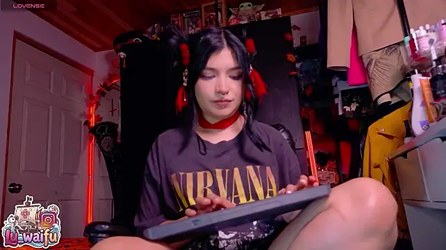 Isiswaifu - Suck Feet 🦶