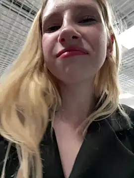 Michelle_lovique - HELP MY PUSSY SQUIRT RIGHT HERE!!!