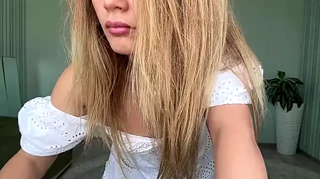 SayraPie - sexy lip bit 🫦🥰