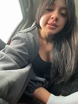 JulliaVegas - Squirt full naked