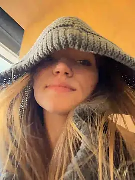 StreetSquirt - show naked boobs in public