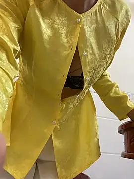 NINA2102 - apply oil to the buttocks