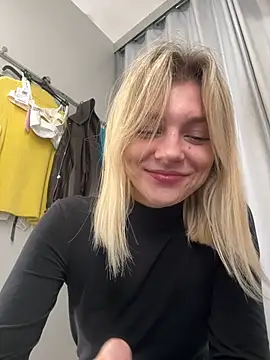 ValenciaShock - PLAY WITH MY PIERCING NIPPLES