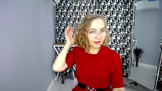 Queen_a_n_i - wear only a bra