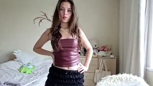 TammaraLeath - Show my tummy close to the camera