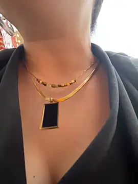 Lola666999 - 户外咖啡厅玩刺激，完成任务露全胸