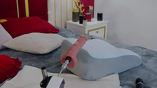 AuraMIlf - Lets get this dildo all creamy 😈